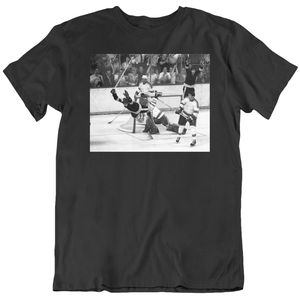 BeantownTshirts Bobby Orr Classic Score and Soar Famous Photo Boston Hockey Fan V2 T Shirt Ladies / Black / Medium
